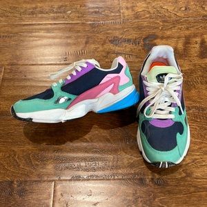 Adidas color block sneakers in great condition, size 6